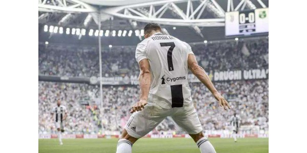 Ronaldo salva equipe da Tunísia com camisa de leilão